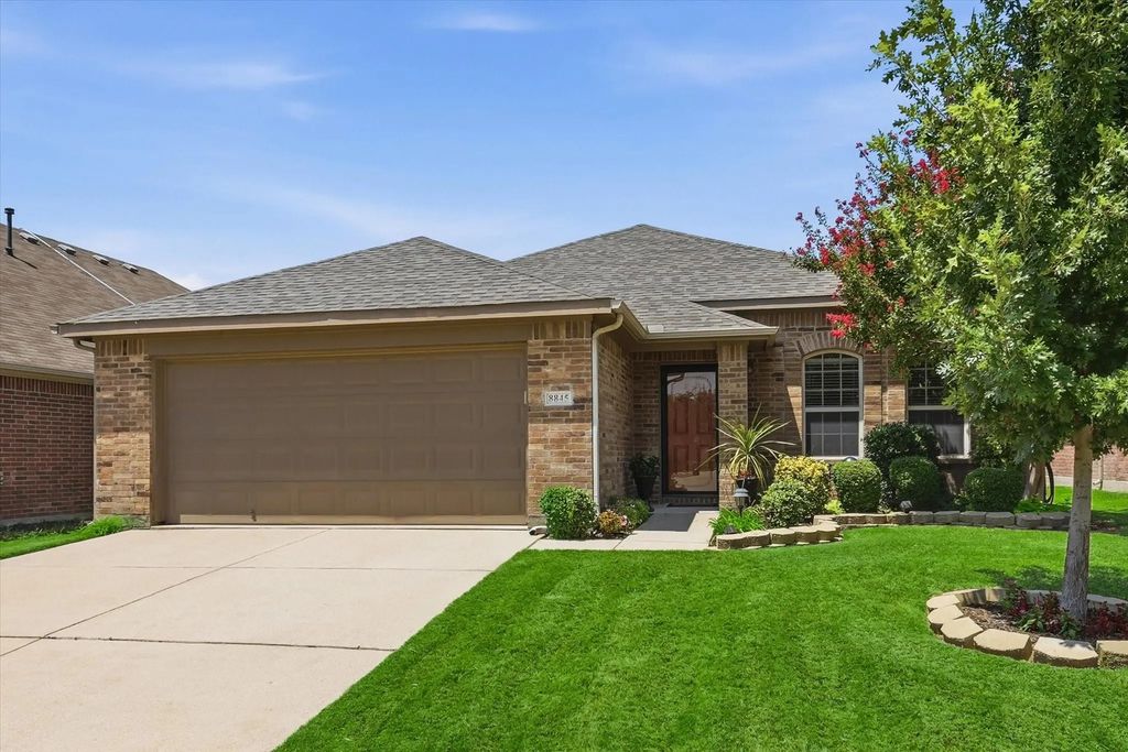 8845 Golden Sunset Trail, Fort Worth