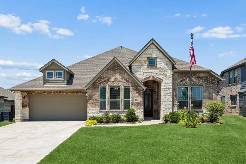 1005 Longbow Lane, Crowley