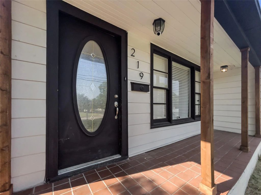 219 W Taylor Street, Sherman