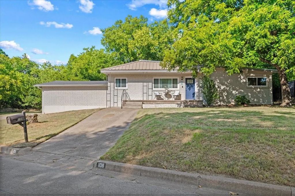 108 Clinton Drive, Weatherford