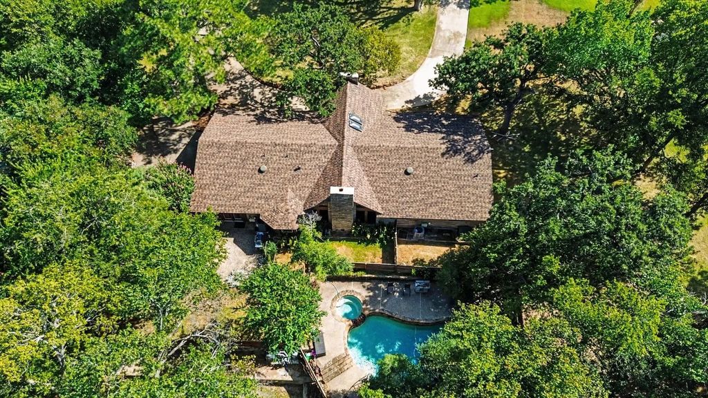 135 Creekside Drive, Double Oak