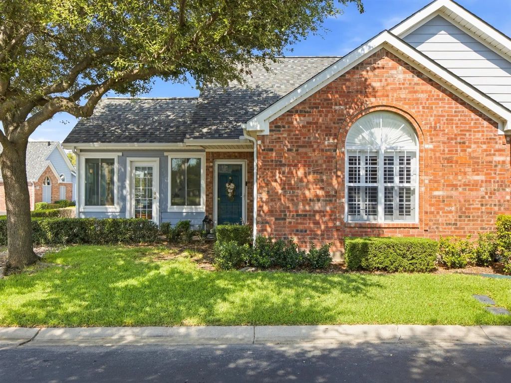 2305 Jennifer Lane, Bedford