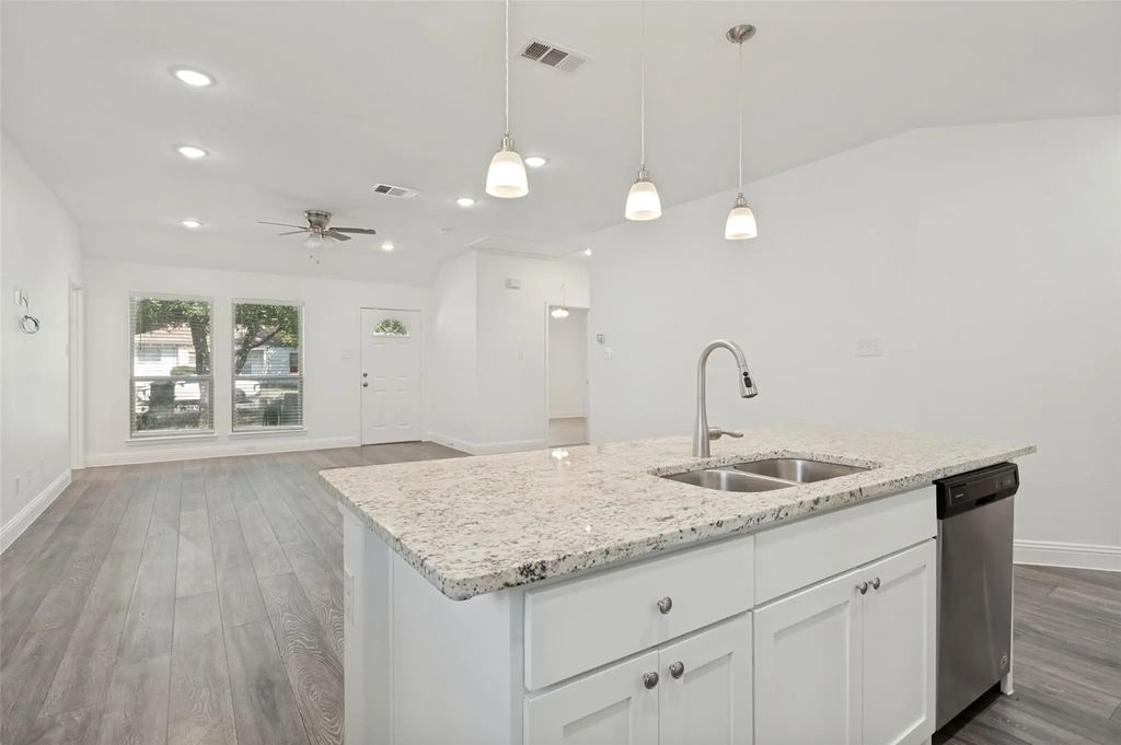 527 Ravenwood Drive, Dallas