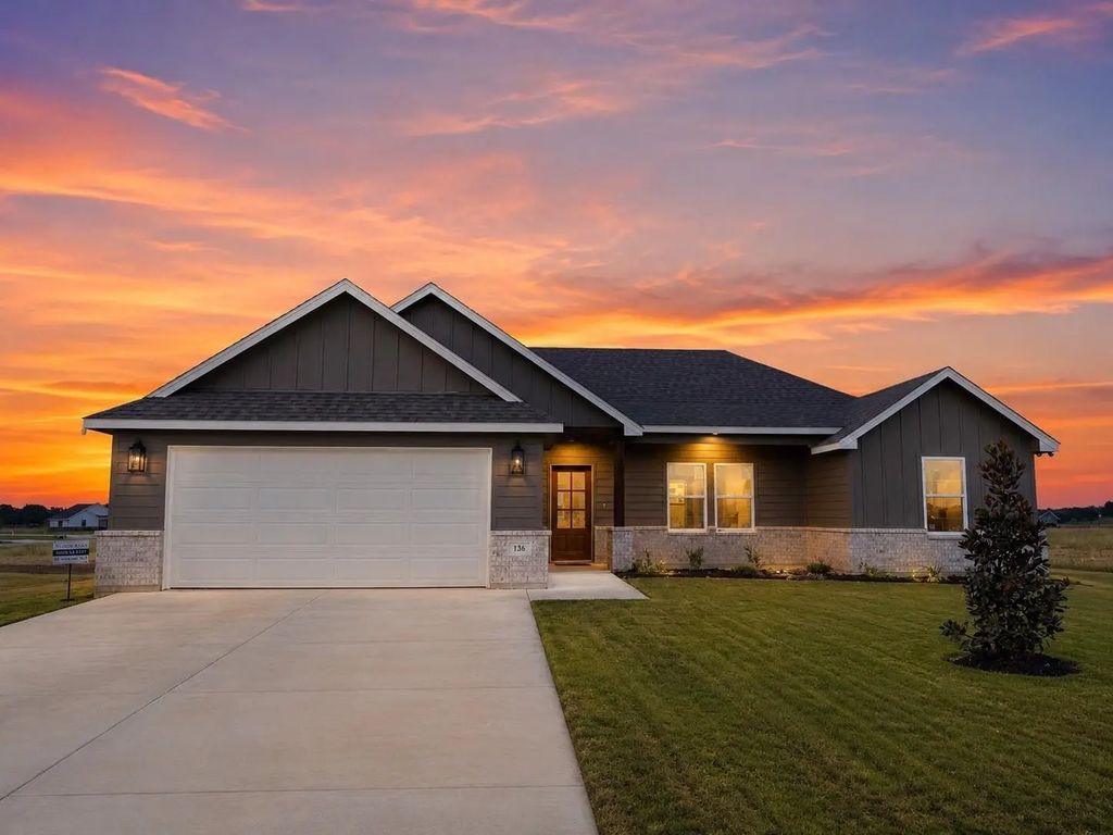 136 Zaragosa Drive, Lipan