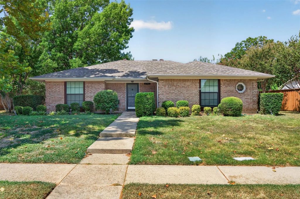 2146 Robin Road, Lewisville
