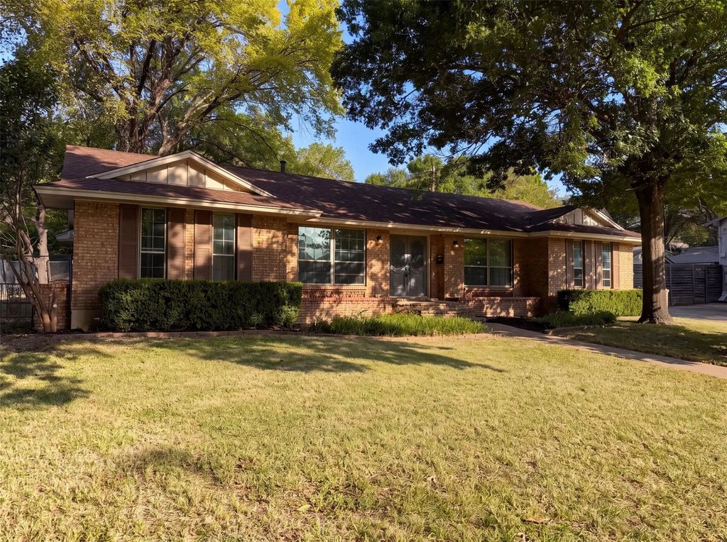 821 Glen Oaks Boulevard, Dallas