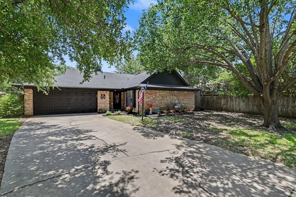 2304 Dove Meadow Court, Grapevine