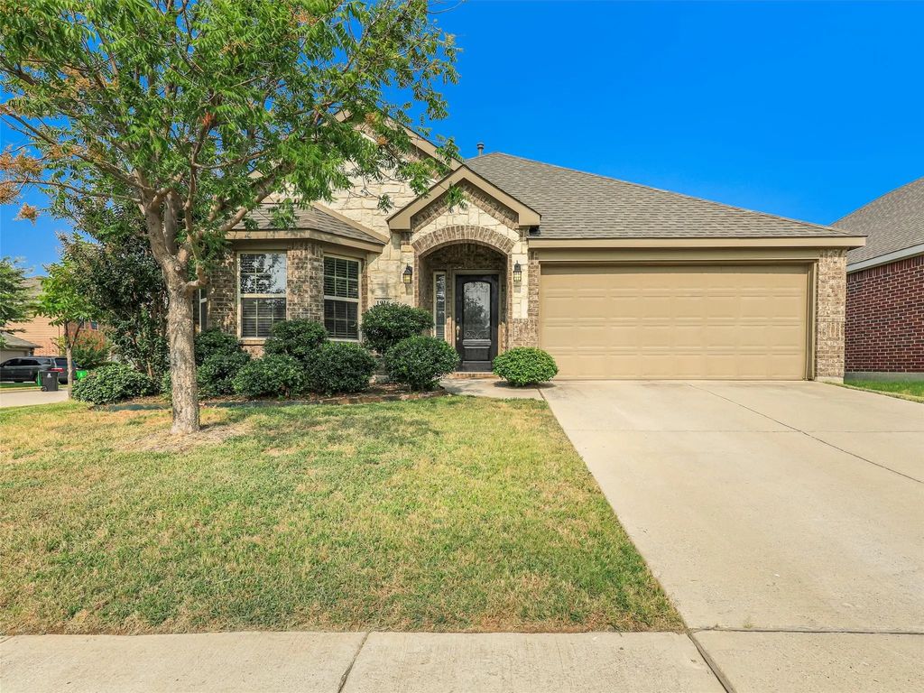 1916 Gayla Creek Drive, Little Elm