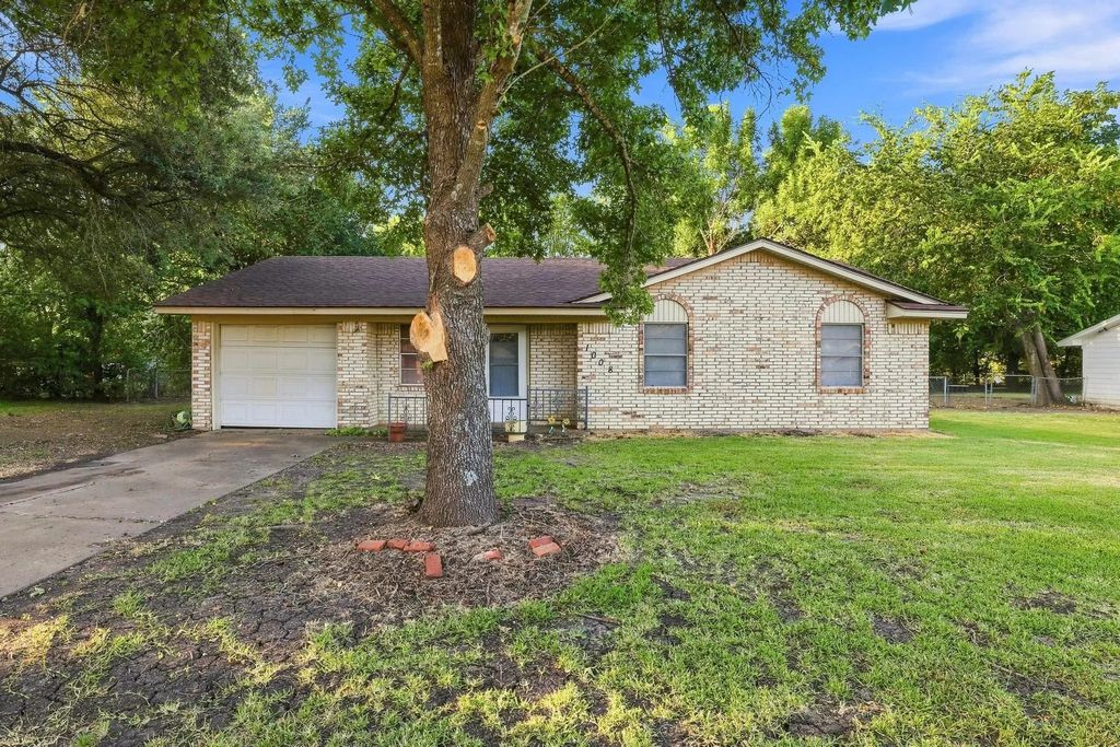 1008 Yeager Street, Honey Grove