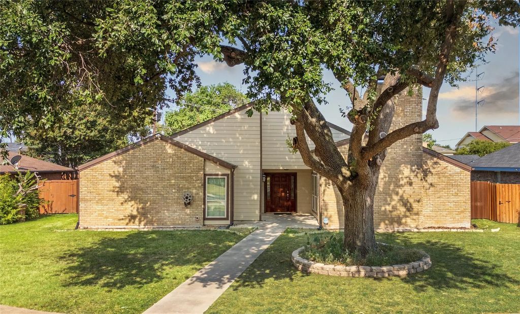 13407 Hedgeapple Drive, Dallas