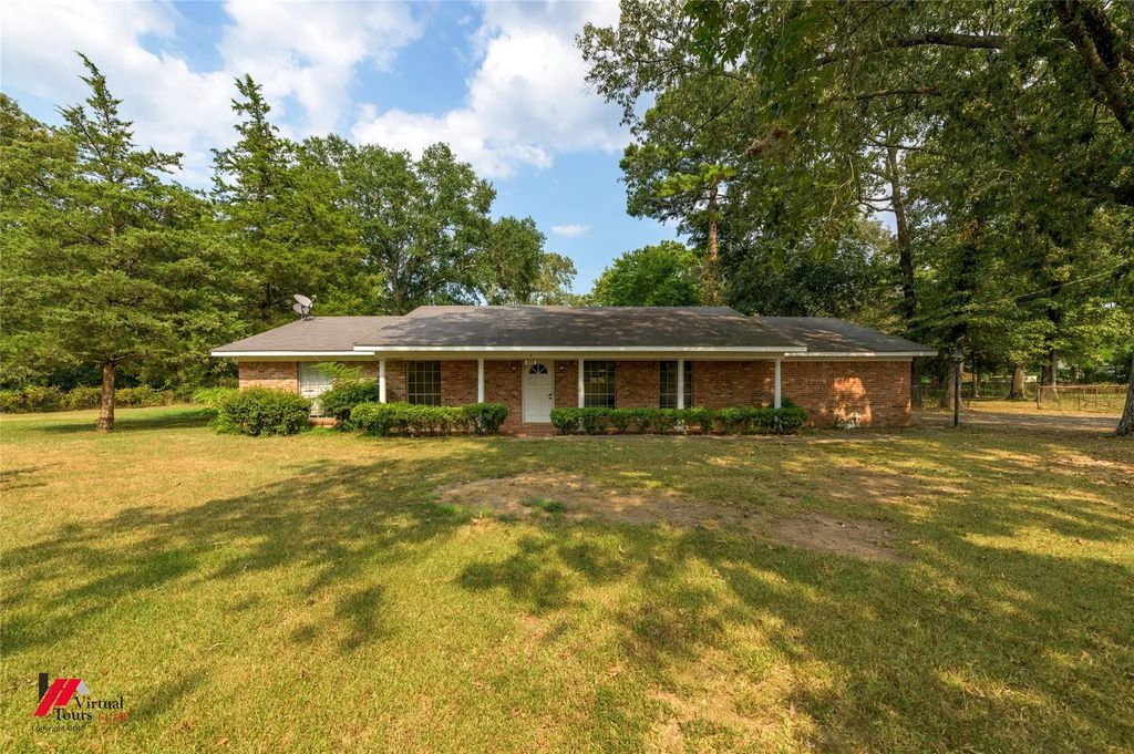 335 Woodland Park, Stonewall