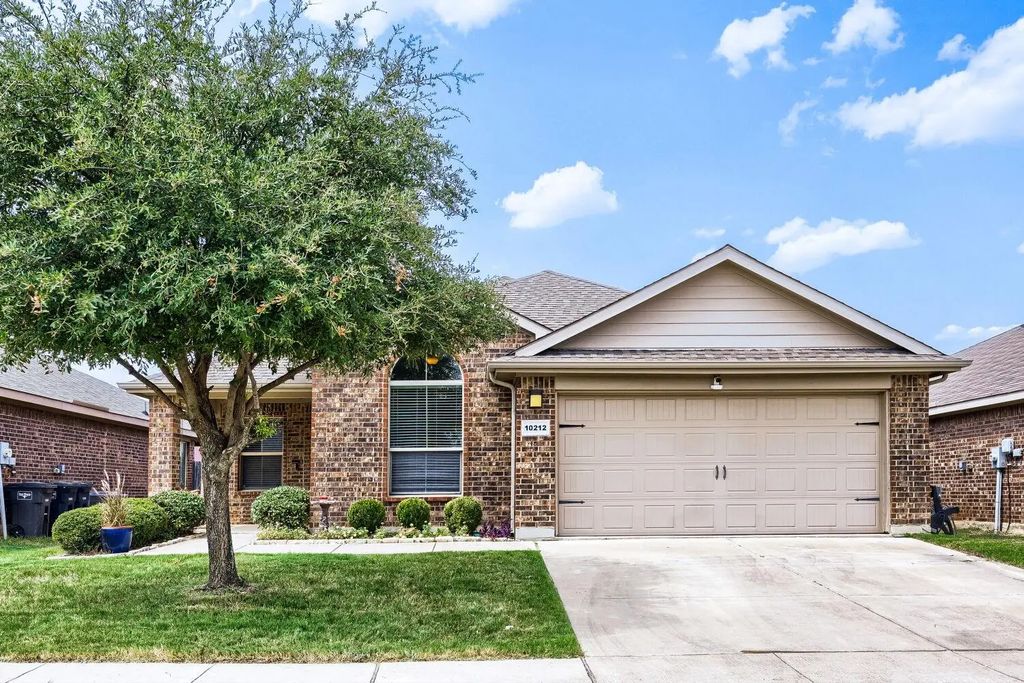 10212 Almondtree Drive, Fort Worth