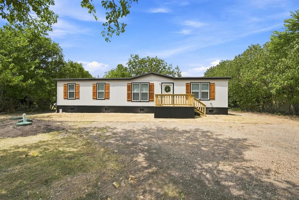 205 Lazy Lane, Red Oak