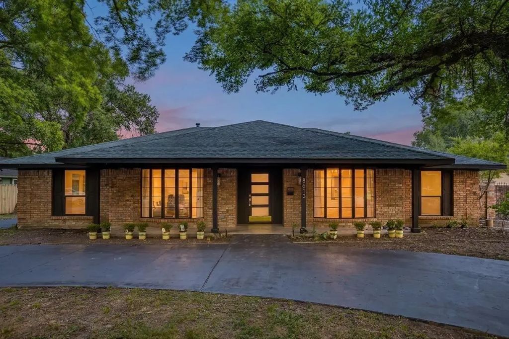 8613 Marys Creek Drive, Benbrook