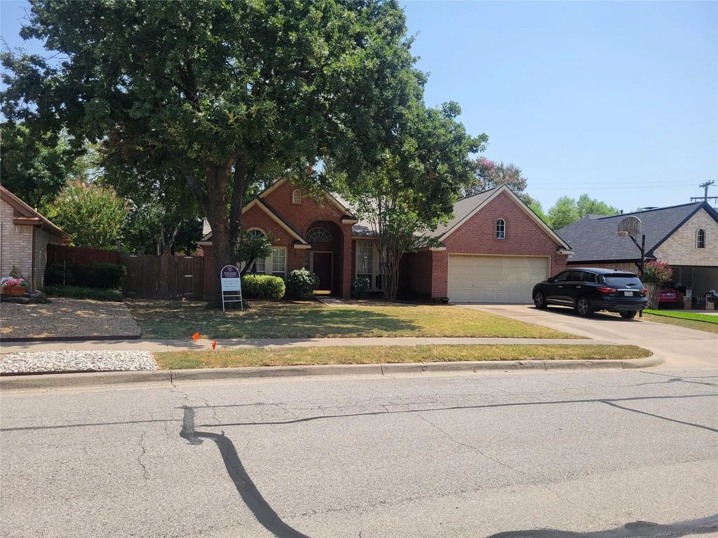 1817 Parkwood Drive, Grapevine