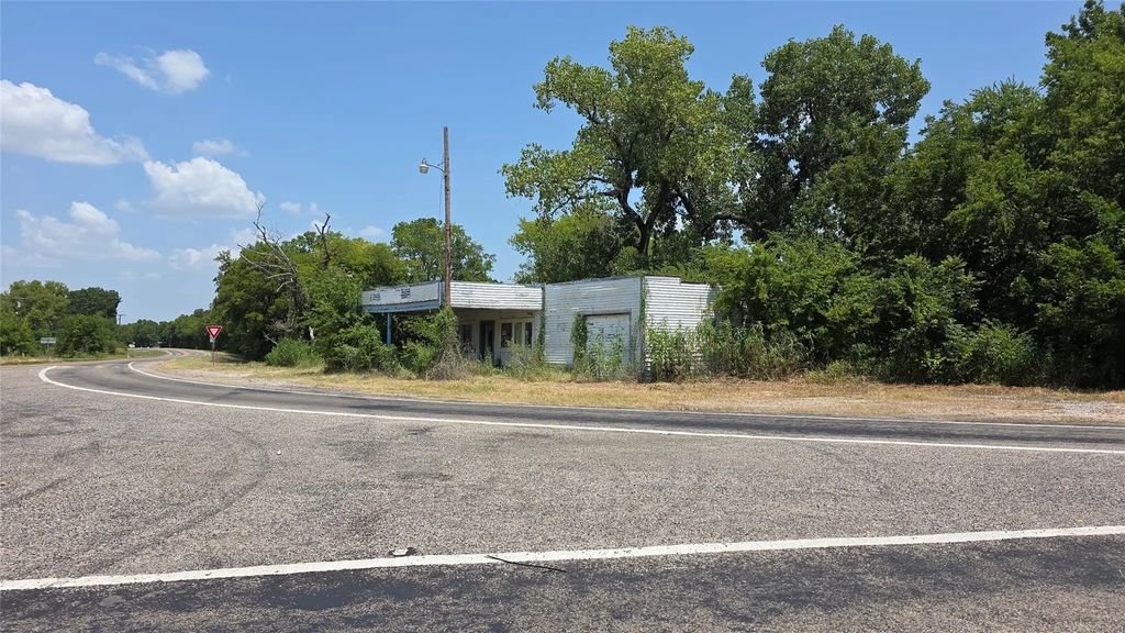 243 S Fm 271, Bonham