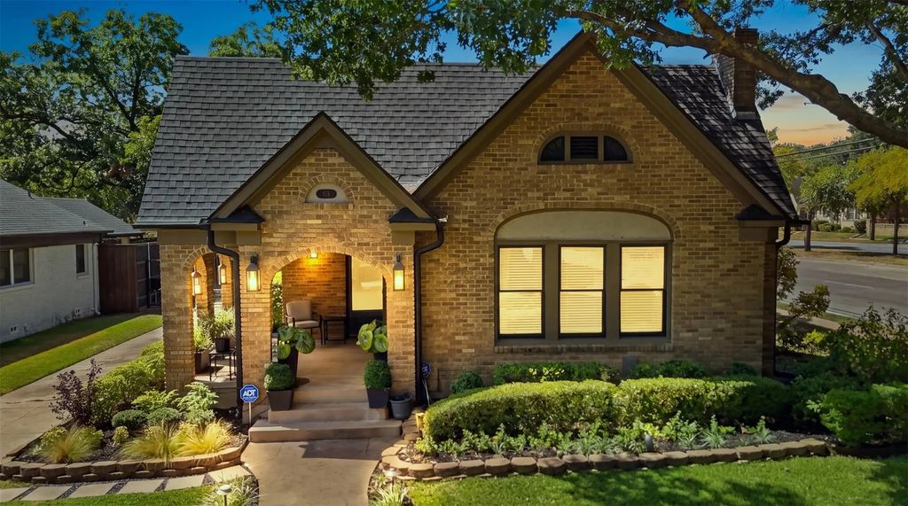 838 Salmon Drive, Dallas
