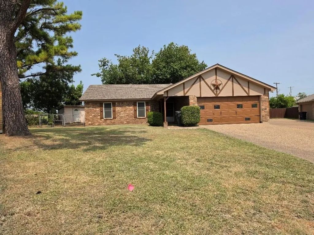 2024 Pebblecreek Drive, Cleburne
