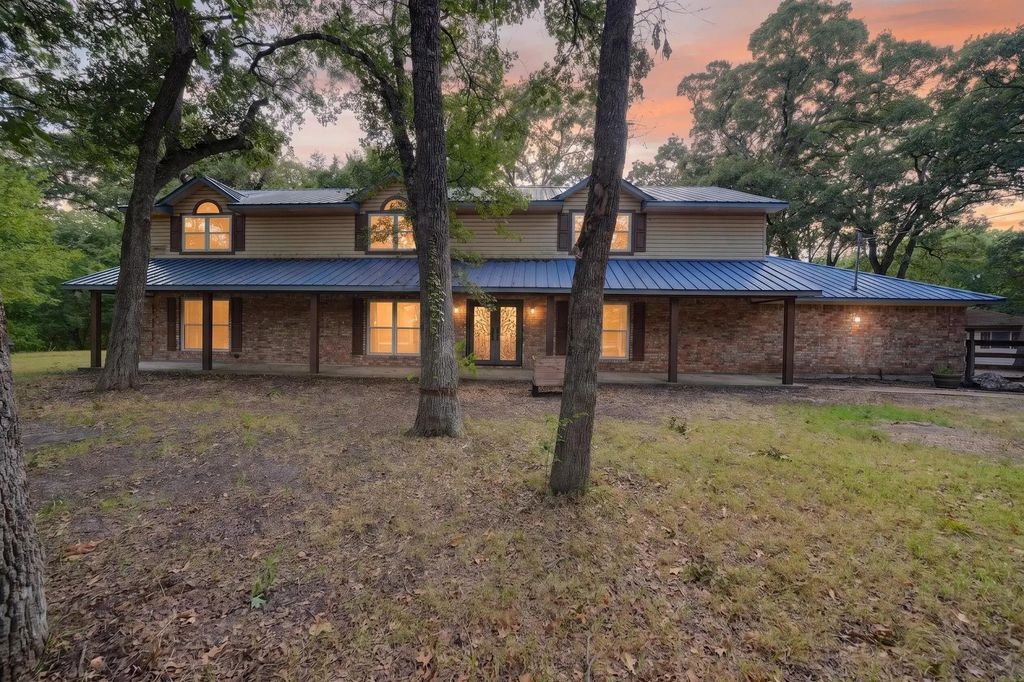 10504 County Road 2450, Terrell