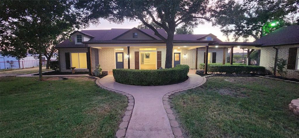 648 County Road 1591, Sunset