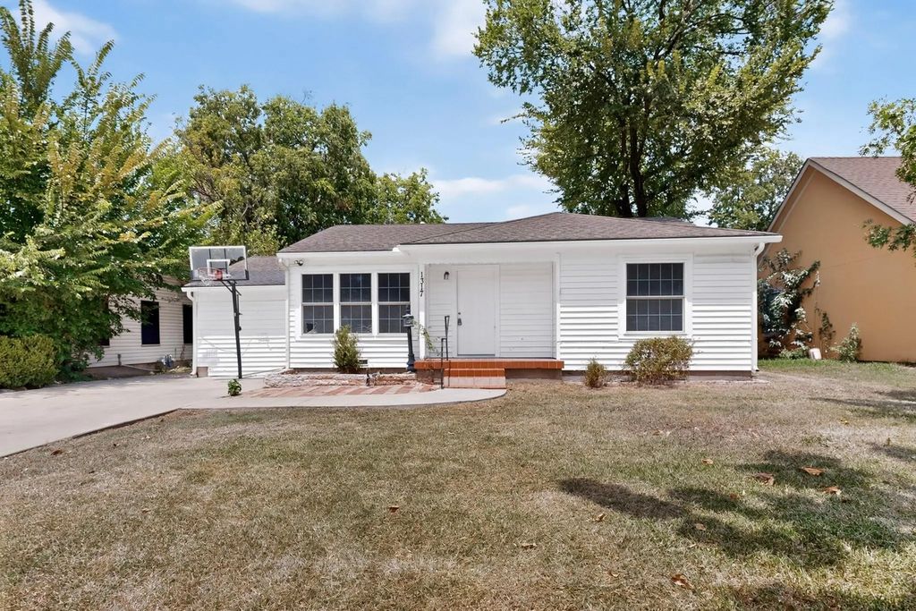 1317 Lakeside Drive, Garland