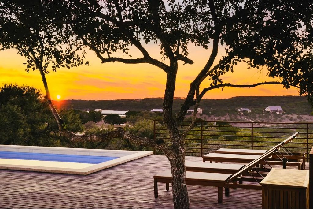 1300 Skyline Ridge Lookout, Wimberley