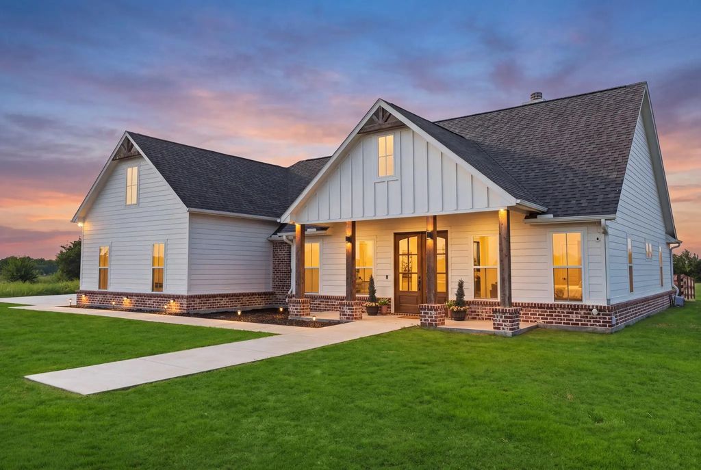 5692 County Road 1093, Celeste