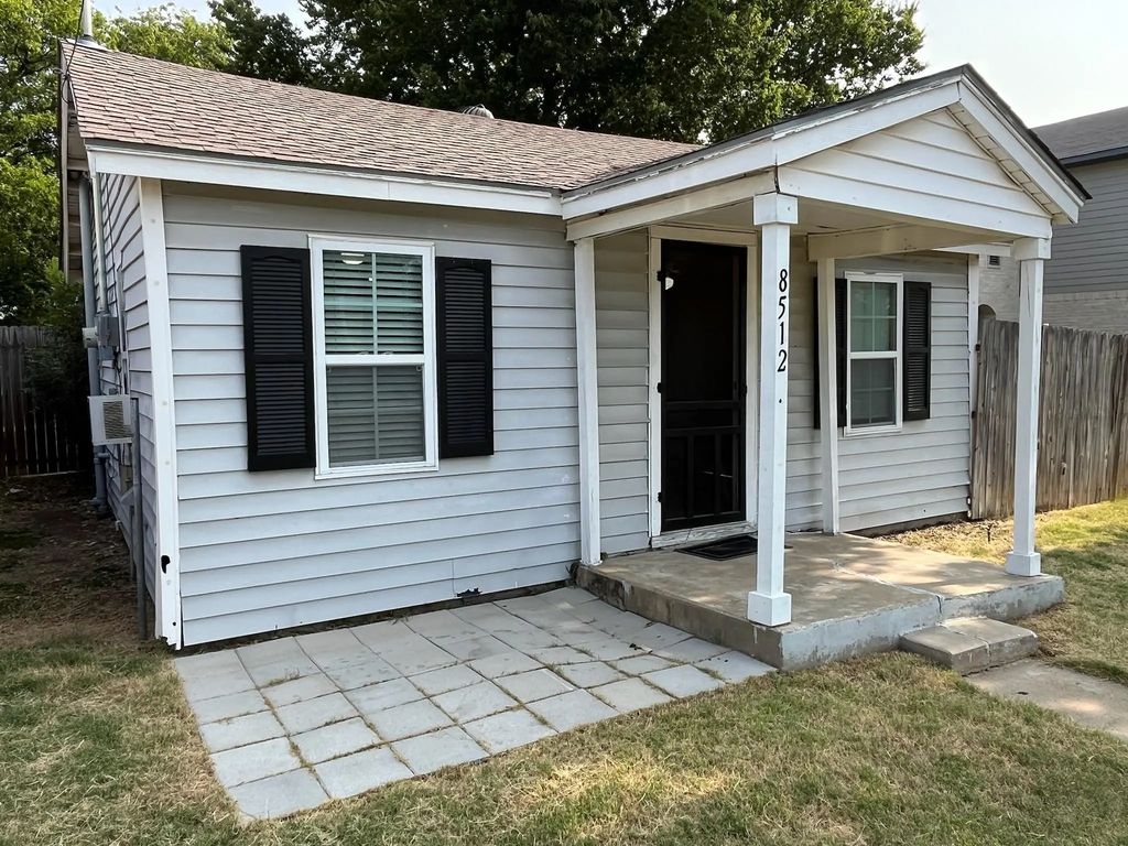 8512 Raymond Avenue, White Settlement