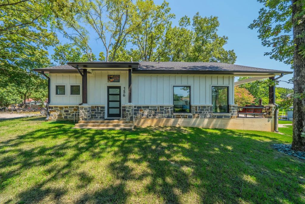 136 Deer Park Loop, Mabank