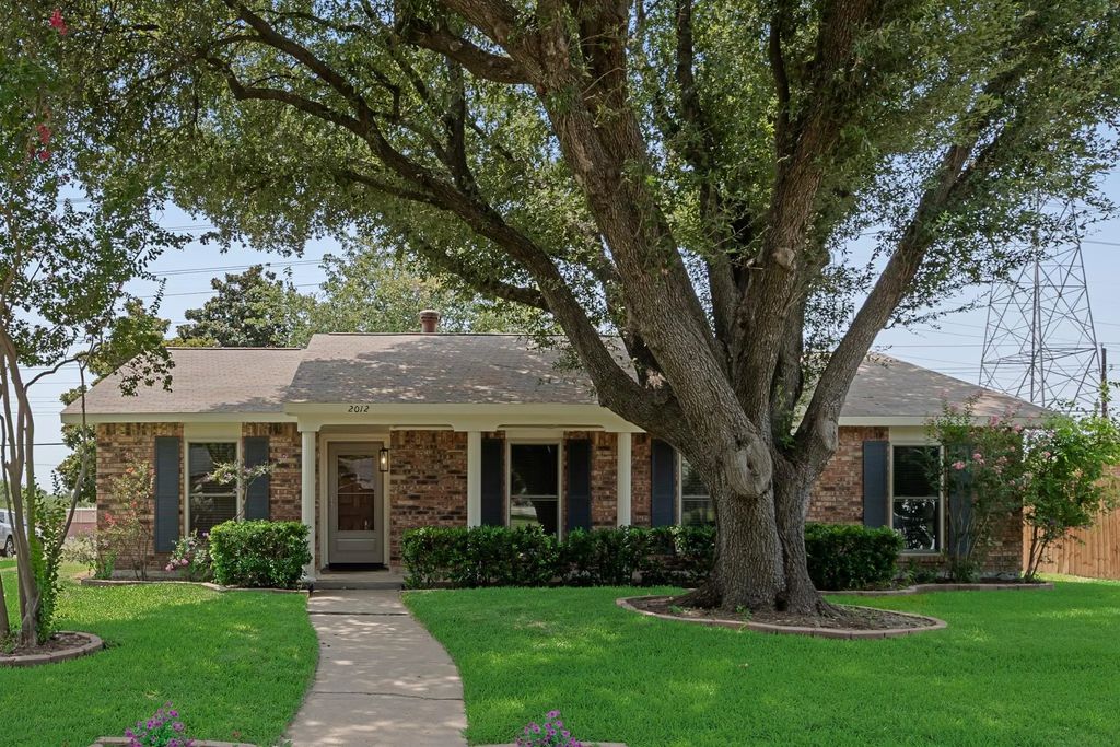 2012 Apple Valley Road, Plano