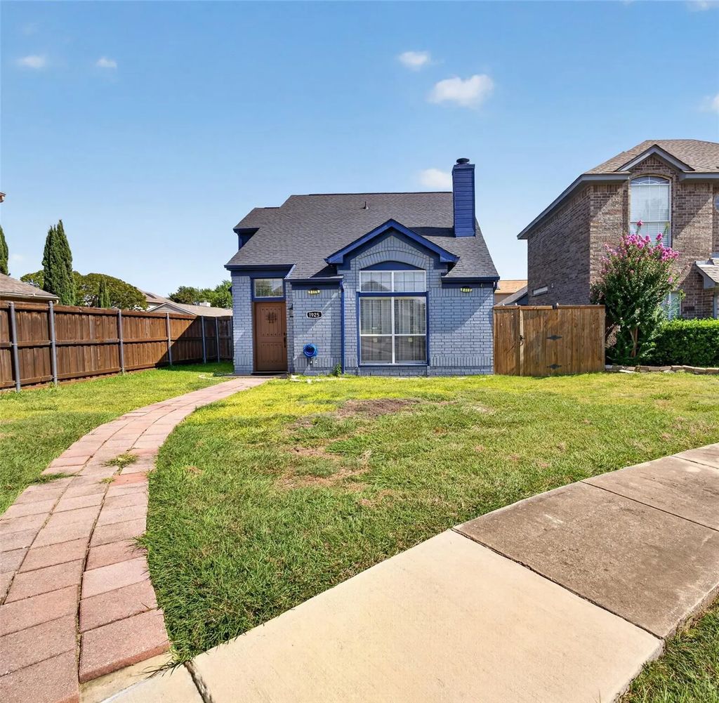 1925 Pinecrest Drive, Carrollton