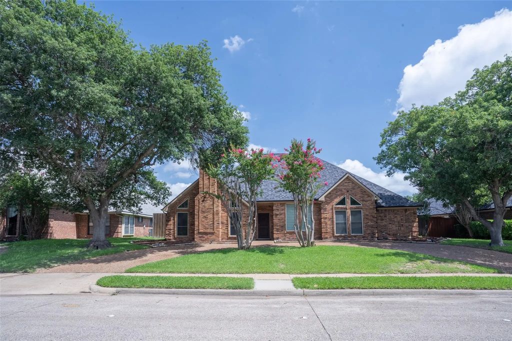 3905 Cross Bend Road, Plano