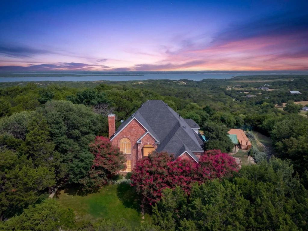 616 Redbud Court, Cedar Hill