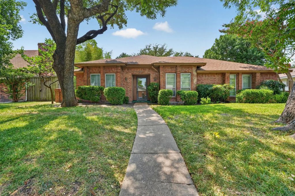 1913 Westcreek Drive, Garland