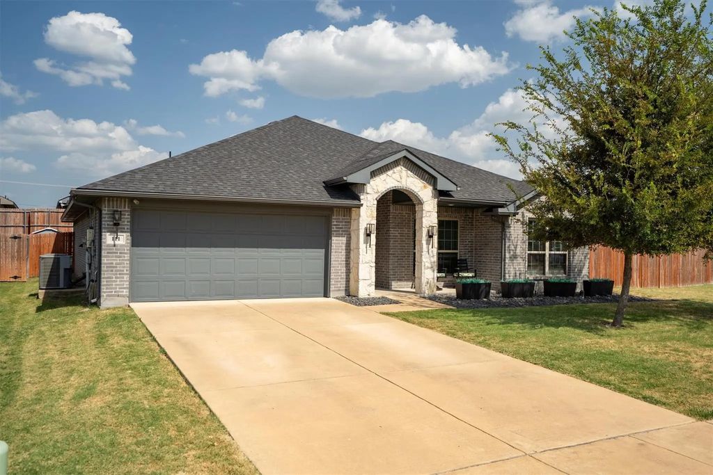 111 Columbia Street, Farmersville