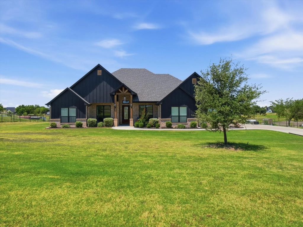 1115 Pioneer Crossing, Weatherford