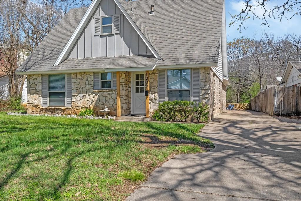 1209 Wildwood Drive, Arlington