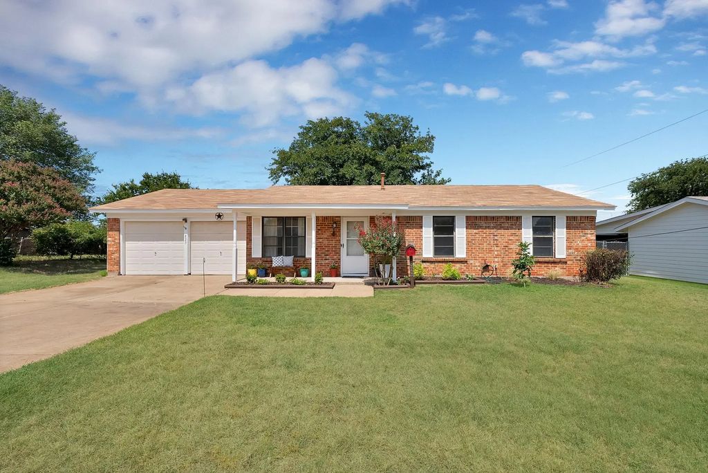 825 E Prairie View Road, Crowley