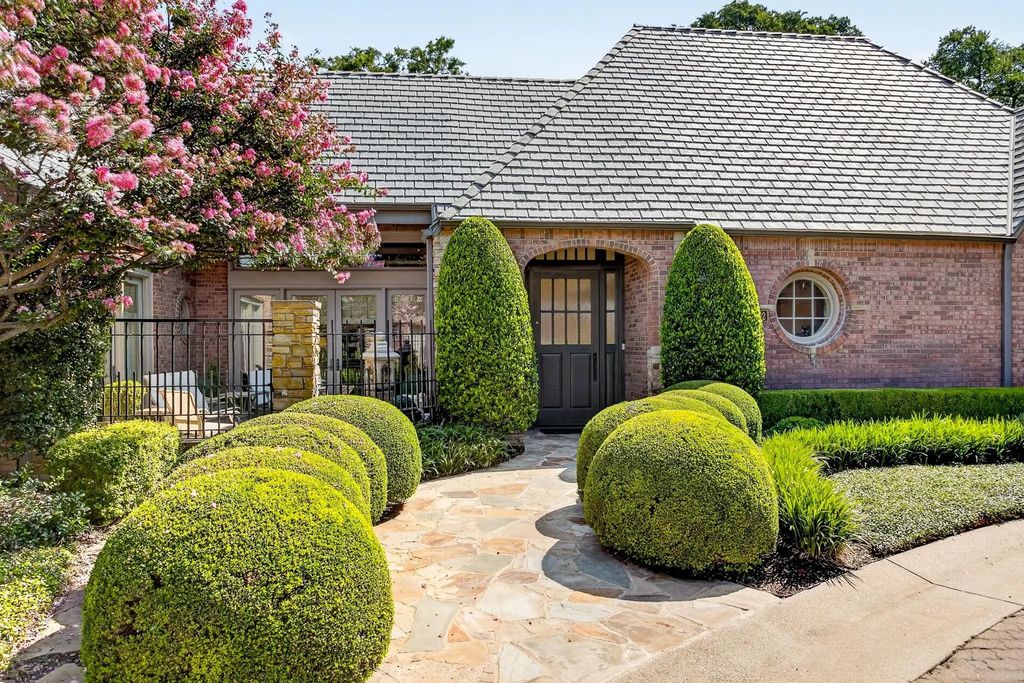 4902 Westbriar Drive, Fort Worth