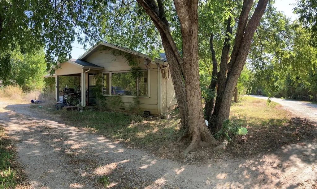 108 N Strauss Street, Robinson
