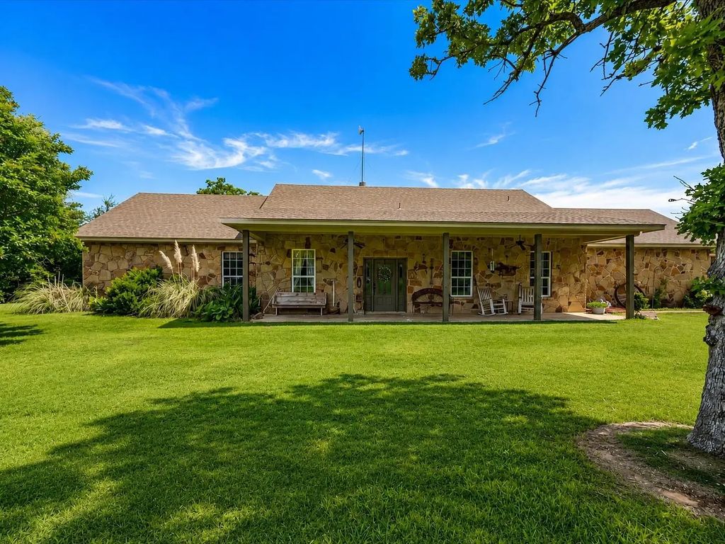 426 County Road 3435, Paradise