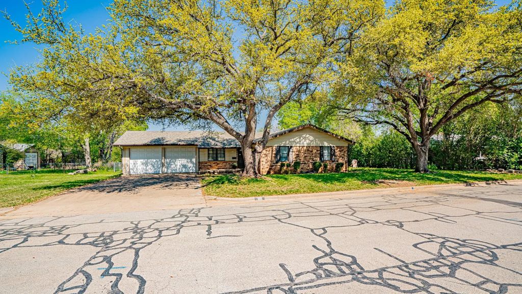 1110 Penrod Street, Granbury