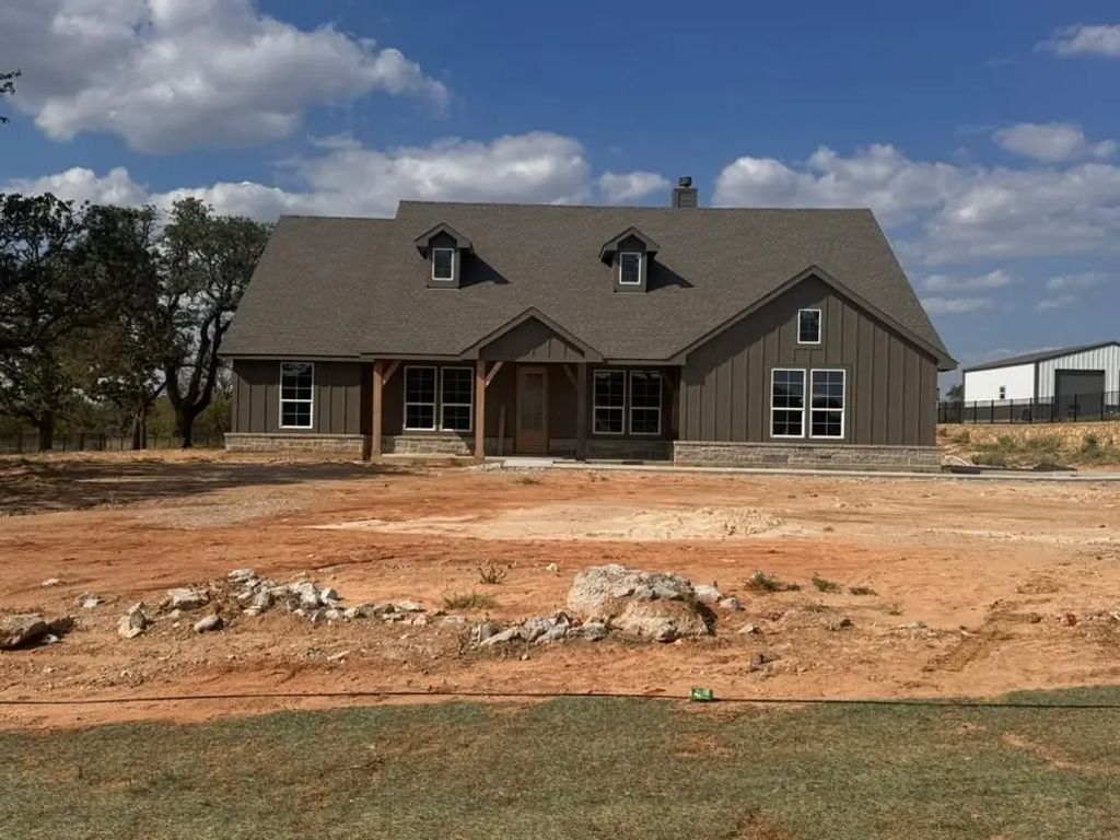 205 Oak Grove Way, Springtown