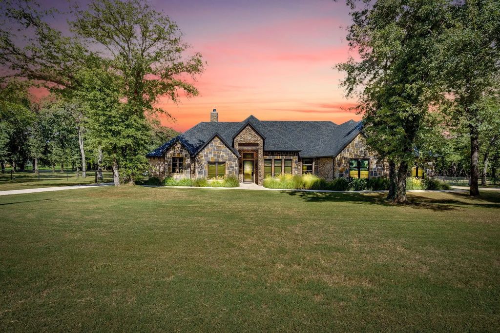 3131 Trailwood Drive E, Burleson