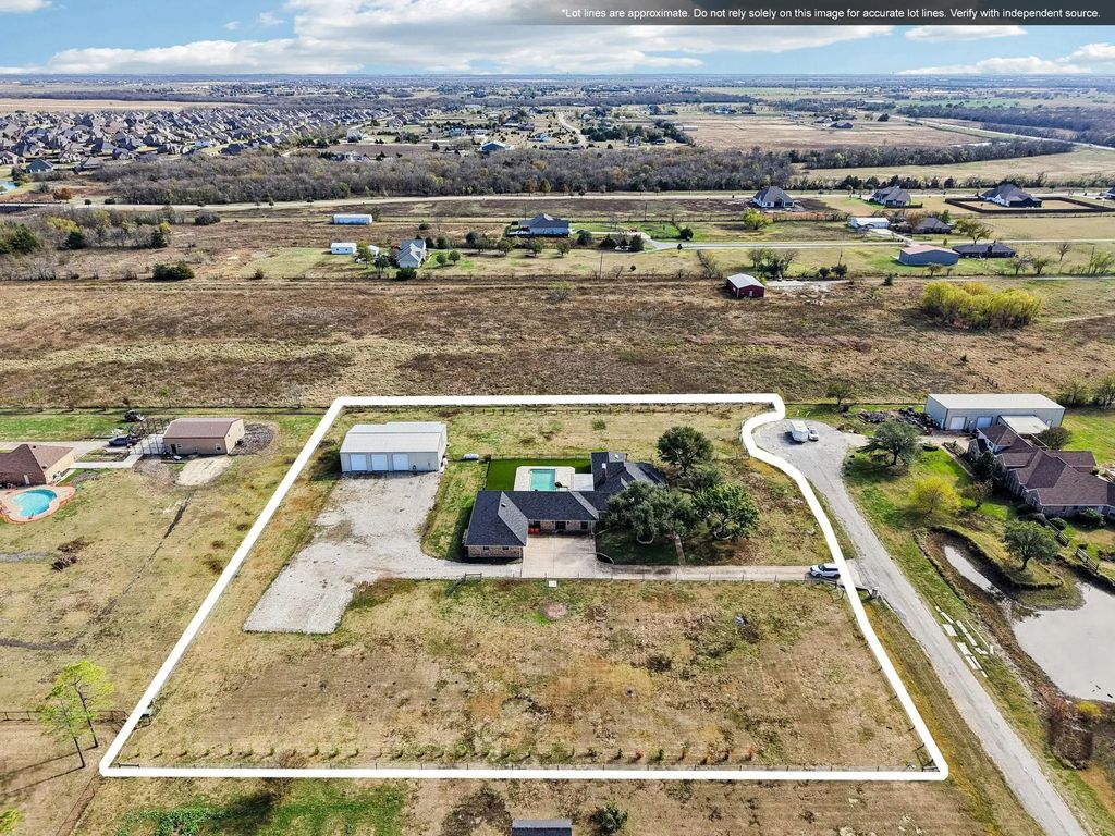 261 Meadowpark, McLendon Chisholm