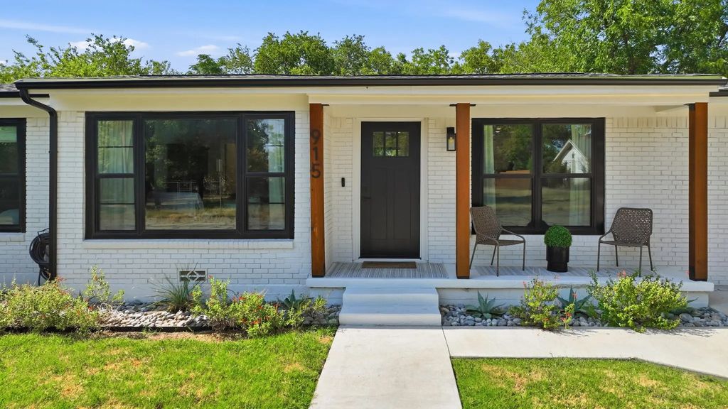 915 W Bridge Street, Granbury