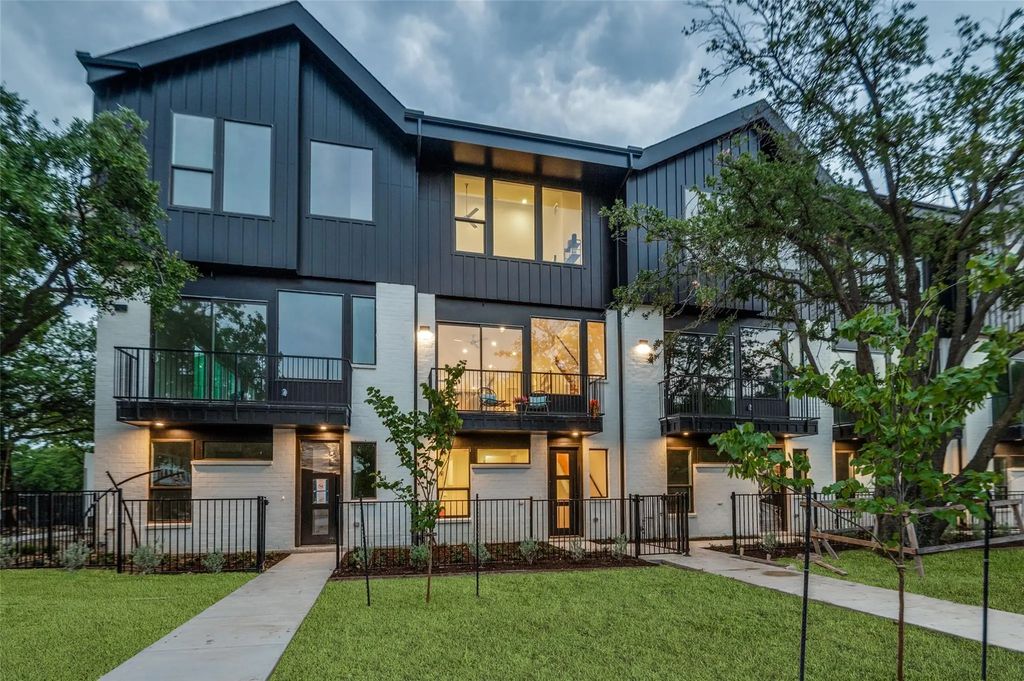 4125 N Reserve Lane, Addison