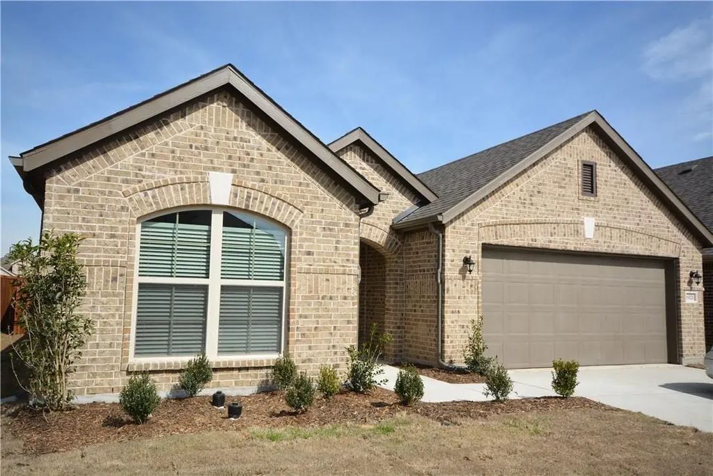 1921 Steppe Trail Drive, Aubrey