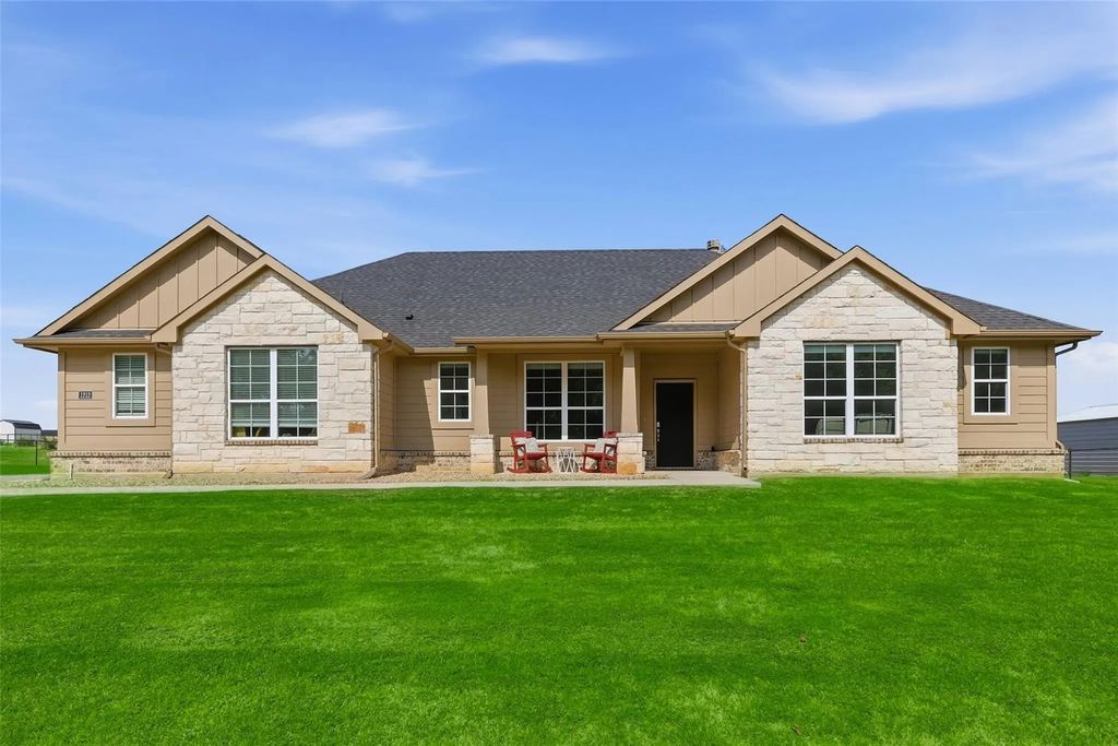 1212 County Road 4797, Springtown