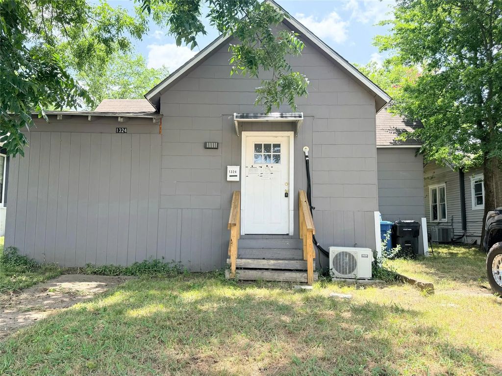 1324 W Morton Street, Denison